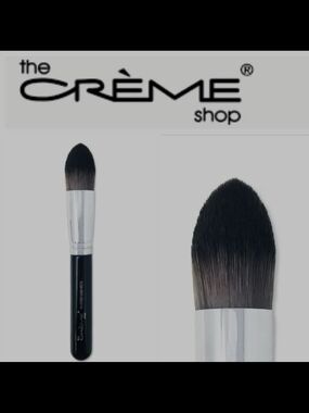 The Crème Shop HD LAYERED KABUKI BRUSH PROFESSIONAL QUALITY